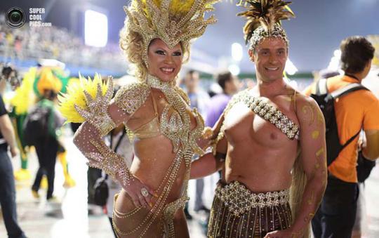 Бразильский карнавал: буйство красок, самбы и шикарных девушек