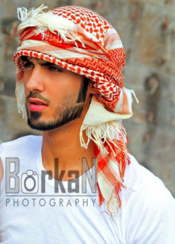 Трех мужчин из ОАЭ департировали из Саудовской Аравии за красоту