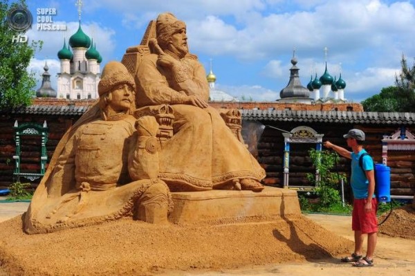 Выставка песчаных скульптур, посвященная 40-летию фильма «Иван Васильевич меняет профессию»