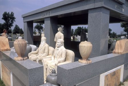 нетривиальные надгробья в США и европе.