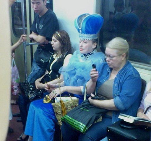 Кто был в метро, тот в цирке не смеется
