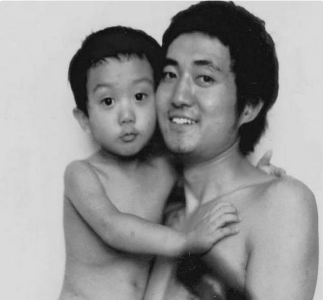 Фотографии с сыном на протяжении 26 лет жизни