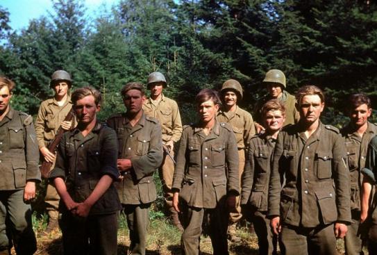 Цветные снимки времен Второй Мировой войны 1944 года (20 фото)