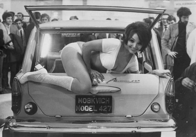 11. Реклама автомобиля Москвич-427 на зарубежной выставке, 1971 год. история, фотографии