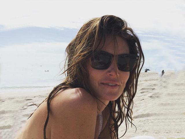 49-летняя Синди Кроуфорд восхитила своей фигурой на пляже синди кроуфорд, фигура