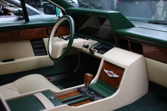 Роскошный седан Aston Martin Lagonda с интерьером космического корабля