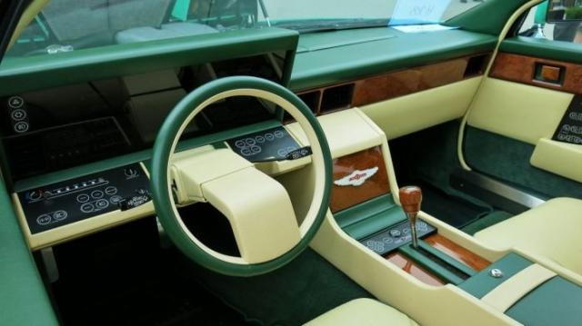 Роскошный седан Aston Martin Lagonda с интерьером космического корабля