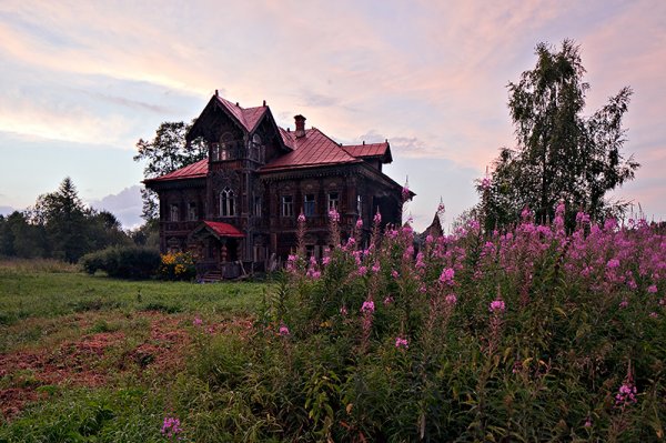 Два удивительных затерянных дома в Костромской области.