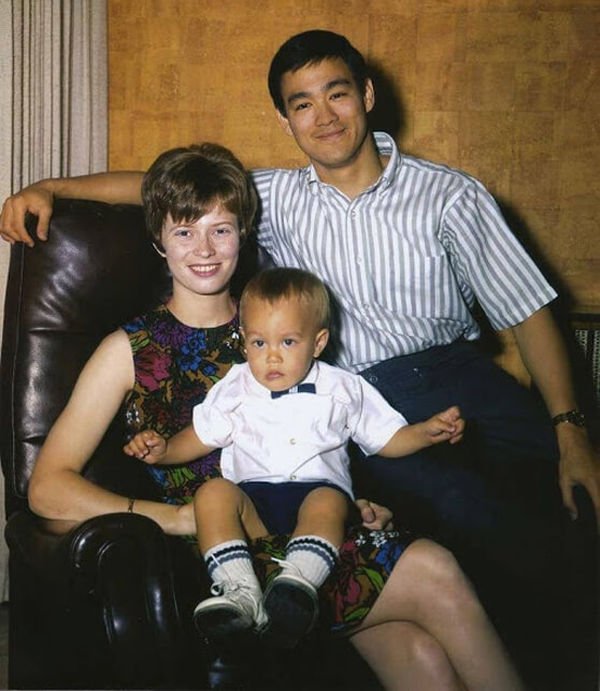 Семейные фотографии легендарного Брюса Ли.