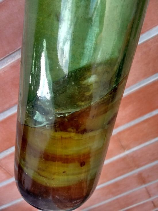 Бутылка вермута пролежала 80 лет забытой в шкафу