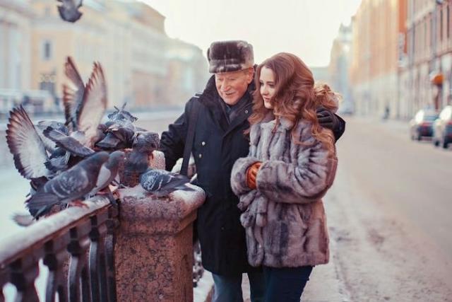 Иван Краско и его молодая жена устроили романтическую фотосессию