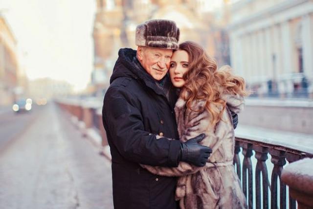 Иван Краско и его молодая жена устроили романтическую фотосессию