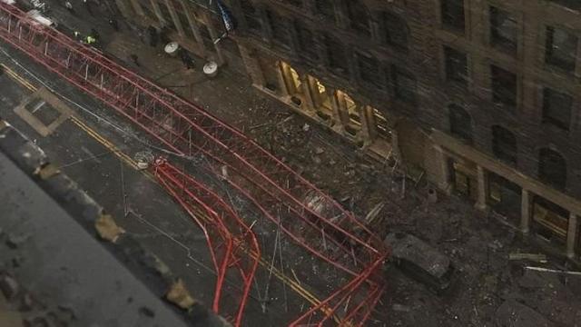 В Нью-Йорке рухнул огромный башенный кран