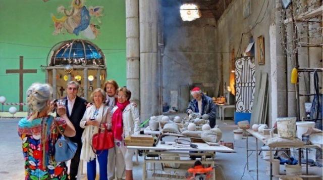 Испанец уже почти 50 лет строит собор своими руками