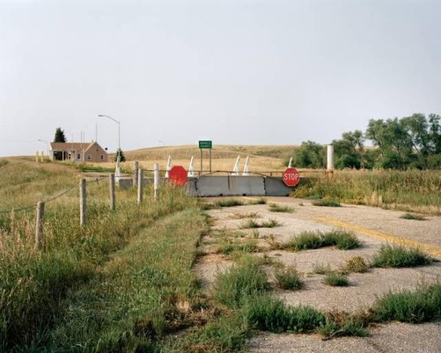 Необычные фото границы между США и Канадой