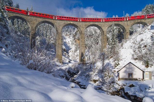 Самая живописная железная дорога Европы в Швейцарских Альпах