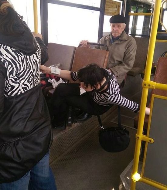 В Перми пьяная девушка-кондуктор бесплатно прокатила пассажиров