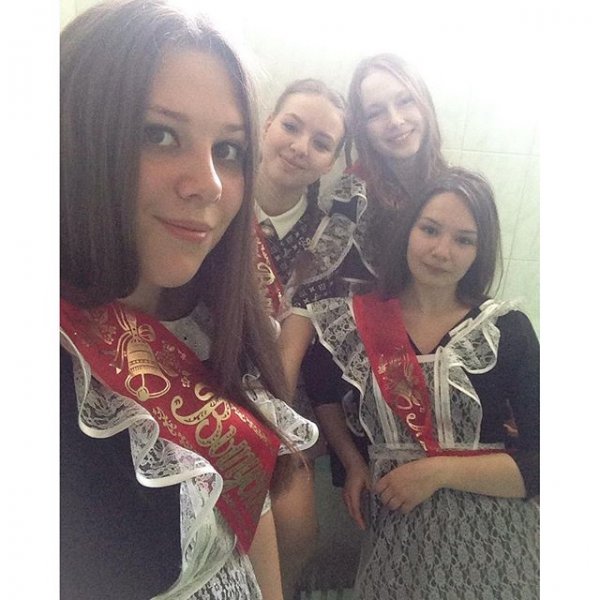 Фотографии выпускниц: "Последний звонок 2016"