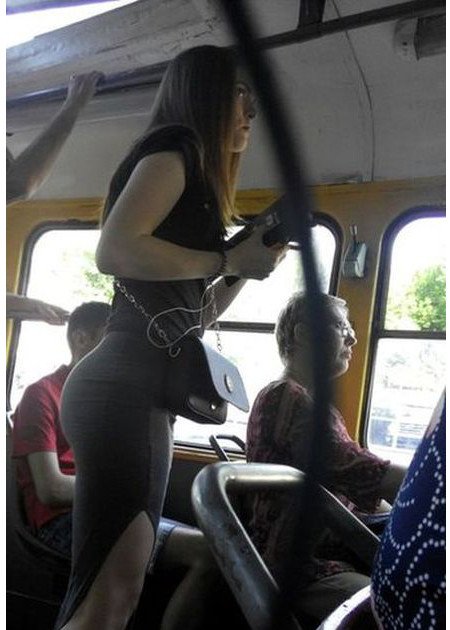 Вот почему многим девушкам перестали уступать места в общественном транспорте