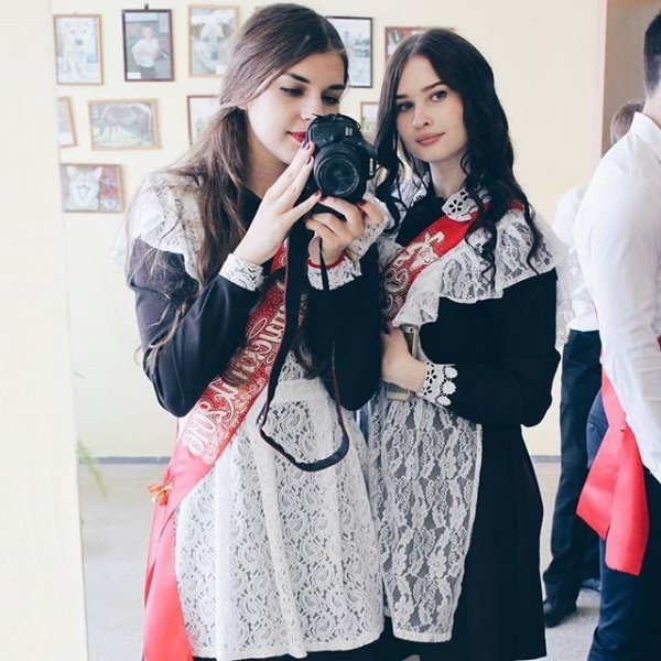 Фотографии выпускниц: "Последний звонок 2016"