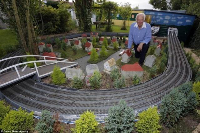 Британский пенсионер собрал модель железной дороги, оценивающуюся в 250 000 фунтов стерлингов