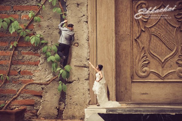 Свадебный фотограф превращает молодых в лилипутов