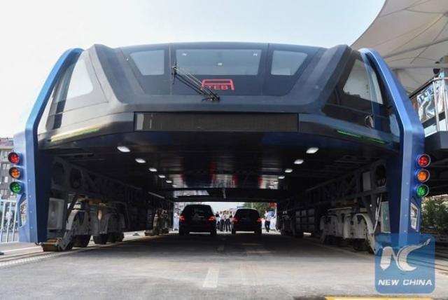 В Китае протестировали прототип «автобуса будущего» TEB