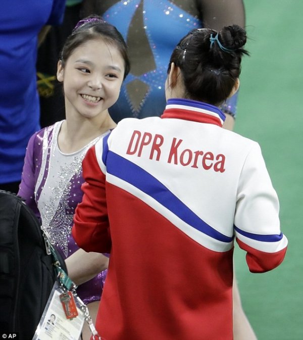 Пока Ким Чен Ын не видит: Гимнастки из Северной и Южной Кореи сделали совместное селфи