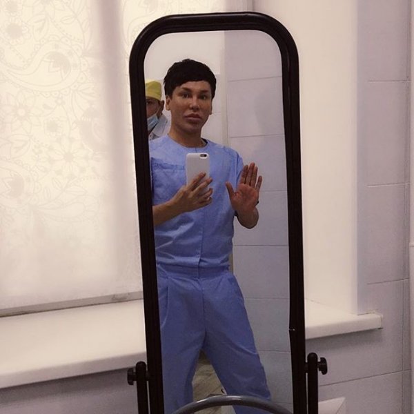 Успешный пластический хирург из Москвы похож на бабу в запое