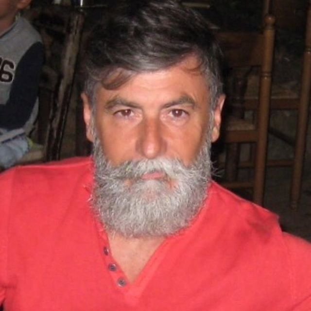 60-летний француз отрастил длинную густую бороду и стал моделью