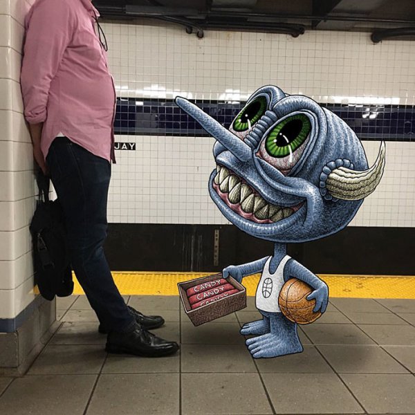 Нью-йоркский художник натравливает монстров на пассажиров метро