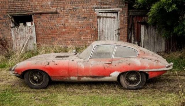Раритетный спорткар E-Type 1964 года, найденный в ветхом гараже