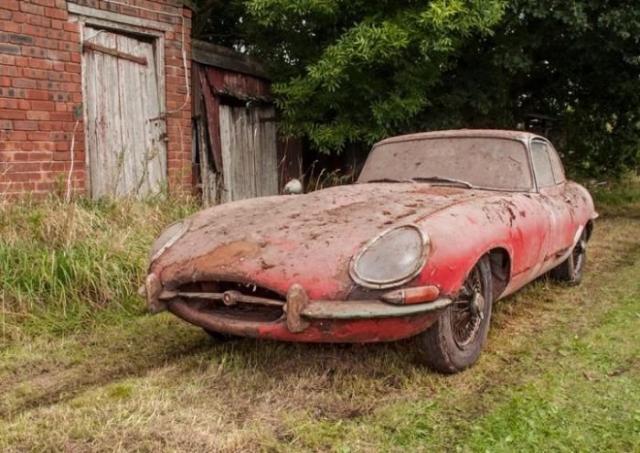 Раритетный спорткар E-Type 1964 года, найденный в ветхом гараже