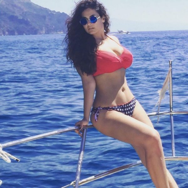 Итальянская модель подверглась нападкам со стороны коллег из-за того, что она 'слишком толстая'