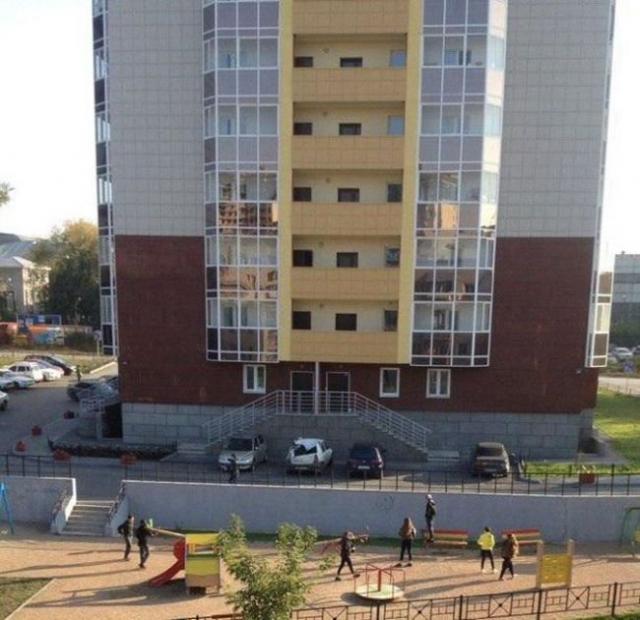 В Новосибирске подросток выжил после падения с 23 этажа