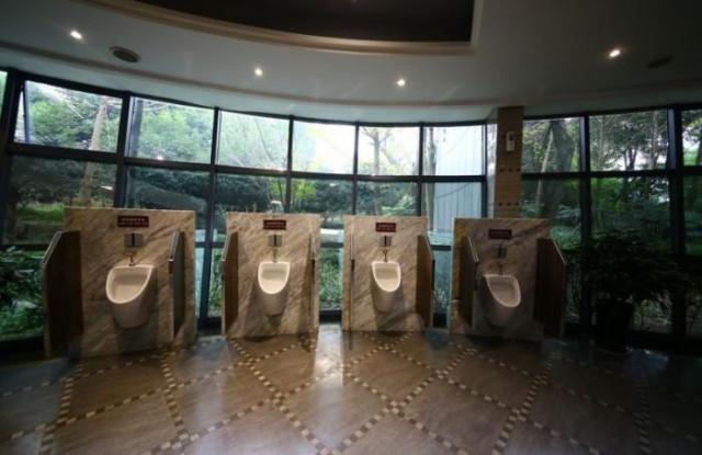 Пятизвездочный общественный туалет в Китае
