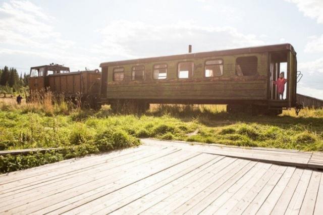 Ржавый одновагонный поезд, как символ надежды
