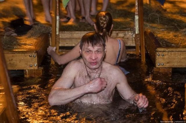 Крещенские купания в Москве на Дворцовом пруду