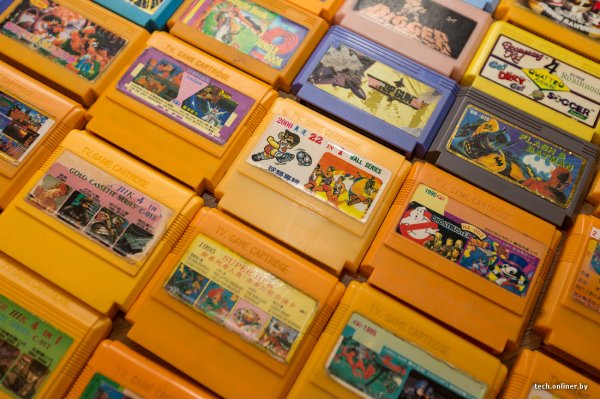 Консольная ностальгия: минчанин собрал коллекцию игровых приставок и более 500 картриджей к ним