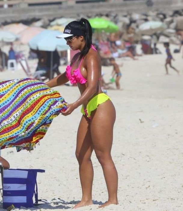Девушки на пляжах Бразилии