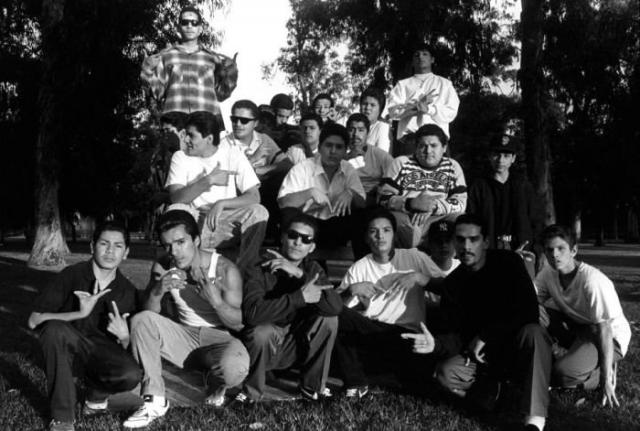 Уличная банда Лос-Анджелеса West Side Longos на фото Акселя Кестера
