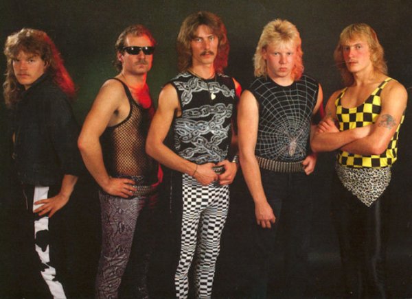 80-е года прошлого века выдались тяжелыми для костюмеров рок-музыкантов