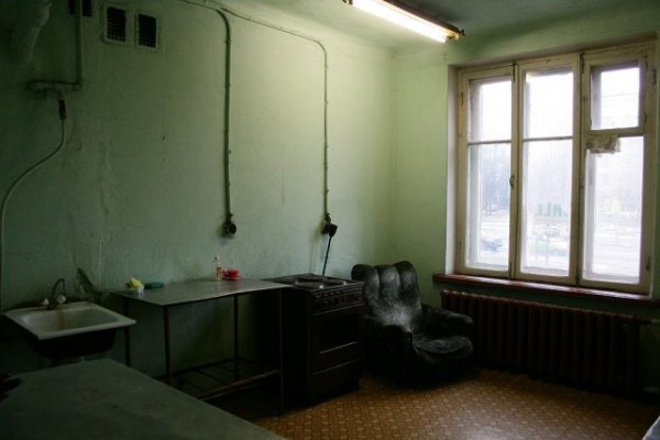 «Из комнат стараемся не выходить»: жизнь в самой большой коммуналке России