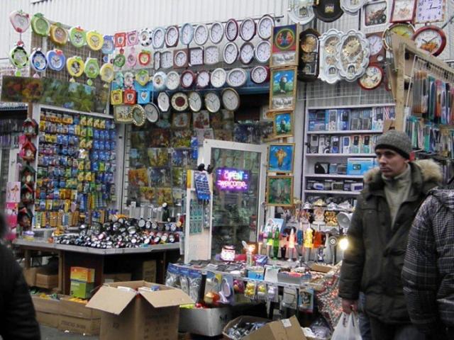 "Там картонка под ноги есть": колоритные российские рынки, на которых остановилось время