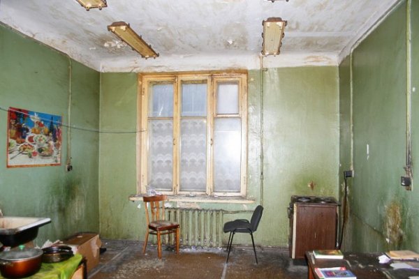 «Из комнат стараемся не выходить»: жизнь в самой большой коммуналке России