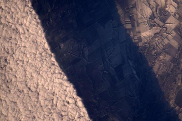 Французский астронавт после шести месяцев на МКС вернулся с фантастическими снимками из космоса