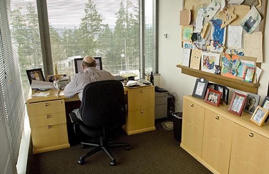  Рабочие столы Джобса, Гейтса, Баллмера, Цукерберга и других (10 фото)