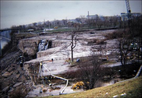 Осушение Ниагарского водопада в 1969 году (8 фото)