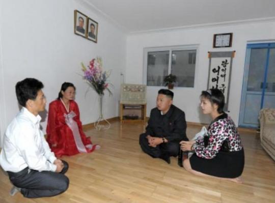 Квартира рабочего класса в Северной Корее. Осторожно, пропаганда :)